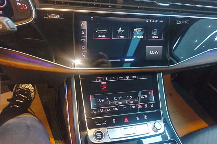 Used Audi Q7 2024 55 TFSI quattro S line Sport model
