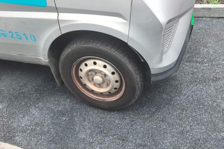 Used Wuling EV50 2021 Van Logistics Vehicle Lishen 41.6kWh Tongyu Electric Control System
