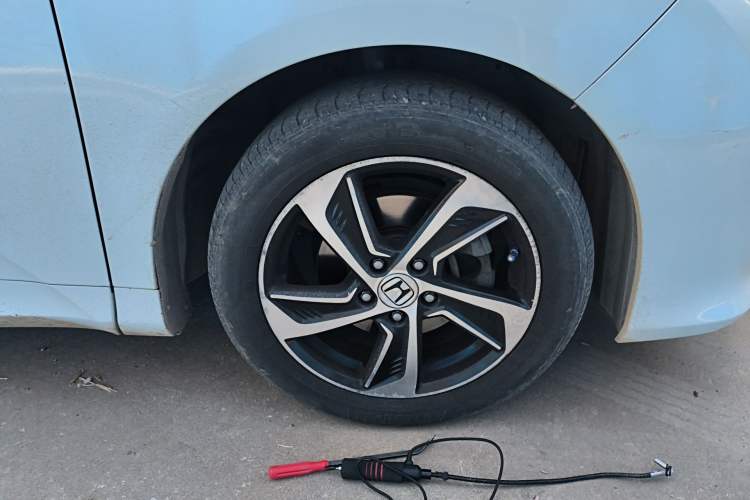 Used Honda Odyssey 2015 Updated Version 2.4L Smart Edition Right Front Wheel Hub