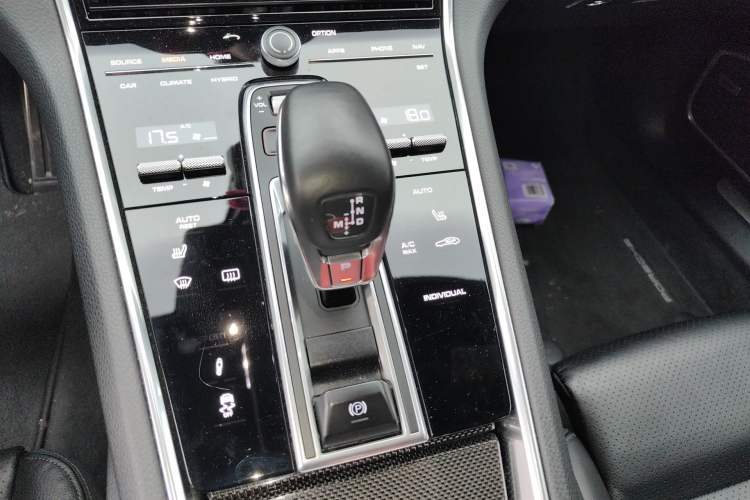 Used Porsche Panamera 2017 Panamera 4 E-Hybrid Executive Long Wheelbase 2.9T Gear Lever