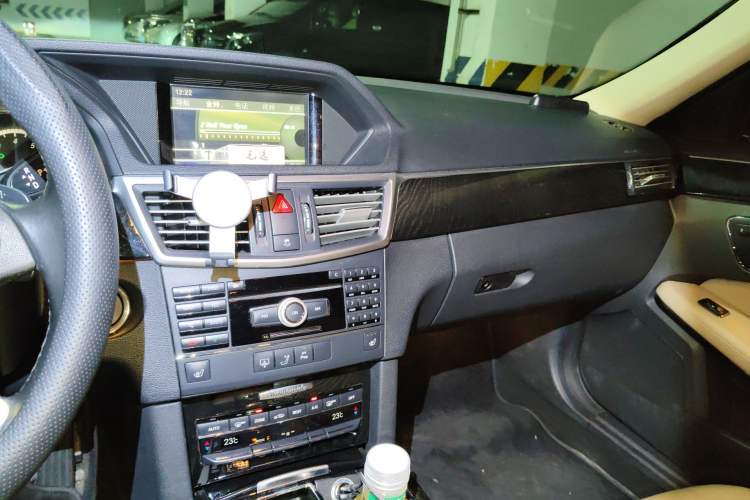 Used Mercedes-Benz E-Class 2010 E 300 L Fashion Model