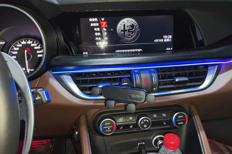 Used Alfa Romeo Stelvio 2017 2.0T 280HP Luxury Edition Audio And AC Panel