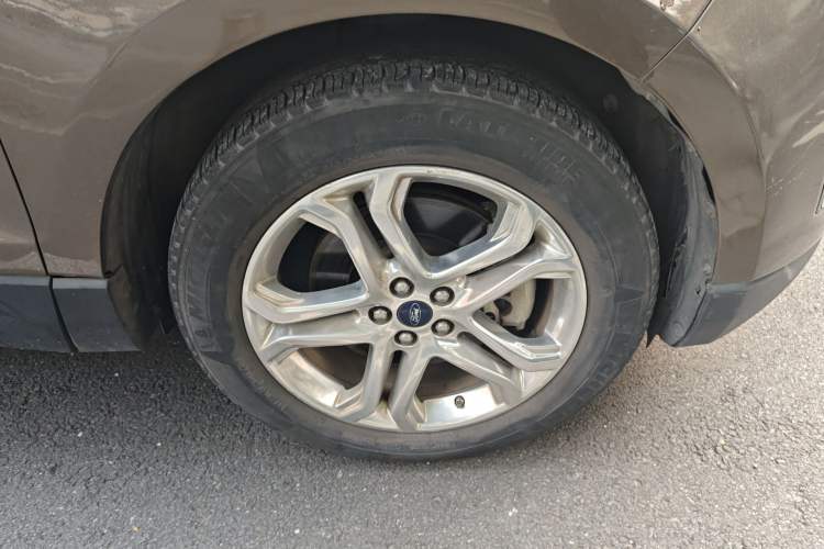 Used Ford Edge 2015 2.0T GTDi Two-Wheel-Drive High-Line Version