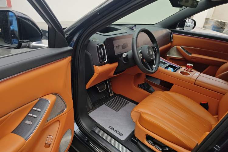 Used Hima AITO M8 2025 Extended-Range Max+ Version 53.4 kWh 6-Seater Edition Driver Seat