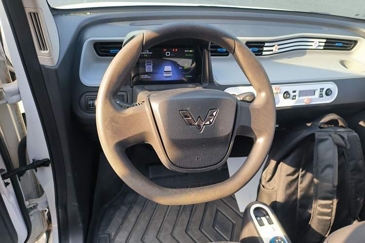 Used Wuling Hongguang MINIEV 2020 Enjoyment Model Lithium Iron Phosphate Steering Wheel