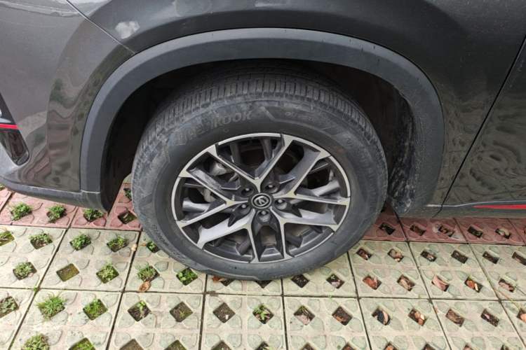 Used CHANGAN CS75 PLUS 2022 2nd Generation 1.5T Automatic Prestige Version Left Front Wheel Hub