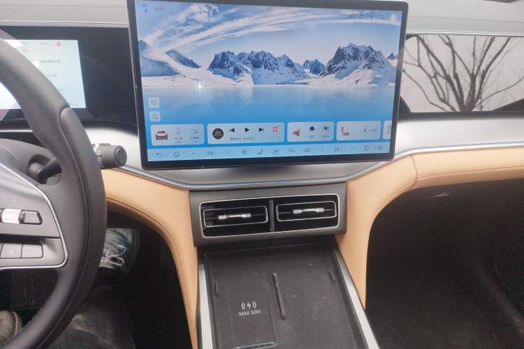 Used BYD Song L DM-i 2024 160 km Excellence Version Audio And AC Panel