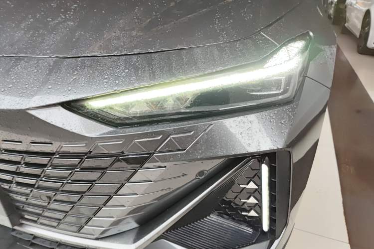 Used Changan UNI-V 2022 1.5T Prestige Version