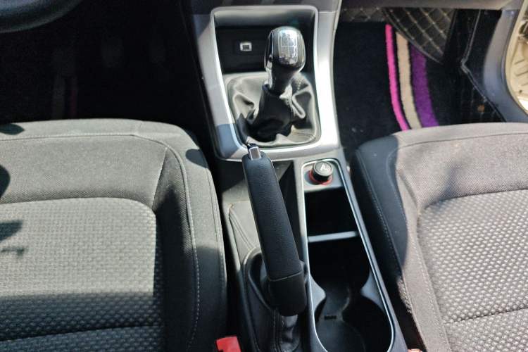 Used Citroen C4 Sega 2016 1.6L Manual Comfort Model Gear Lever