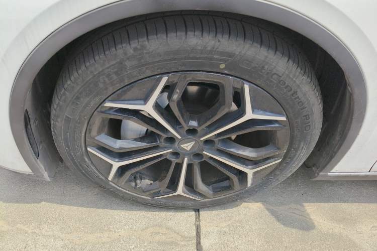 Used Deepal SL03 2023 200Max Range-Extended Version Left Front Wheel Hub