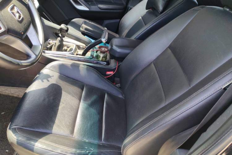 Used JMC Yusheng S350 2017 2.0T Manual Two-Wheel Drive Diesel Luxury Edition 5 Seats
