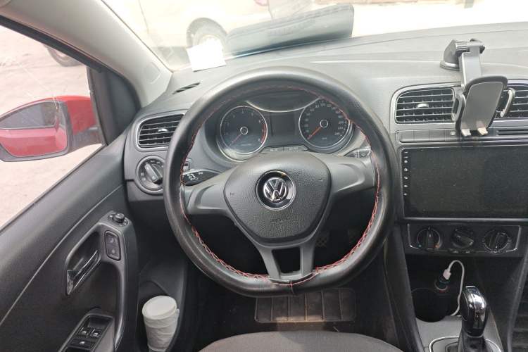 Used Volkswagen Polo 2014 1.4L Automatic Comfort Edition Steering Wheel