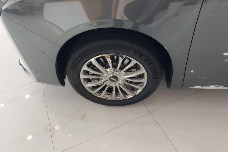 Used Wey Gaoshan 2025 Four-Wheel Drive Alpine 8 Left Front Wheel Hub