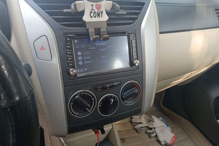 Used Venucia R50 2013 1.6L Automatic Fashion Edition Audio And AC Panel