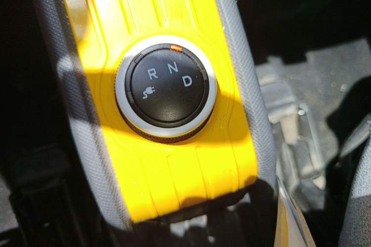 Used Wuling Hongguang MINIEV 2021 Macaron Premium Model – Lithium-NMC Gear Lever