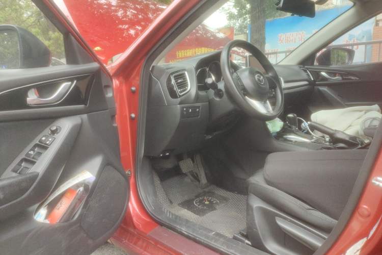 Used Mazda 3 Axela 2016 Sedan 1.5L Automatic Luxury Model