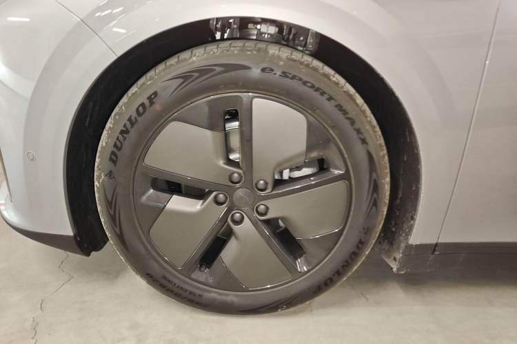 Used Li Auto i6 2025 Model Two-Wheel-Drive Standard Type Left Front Wheel Hub