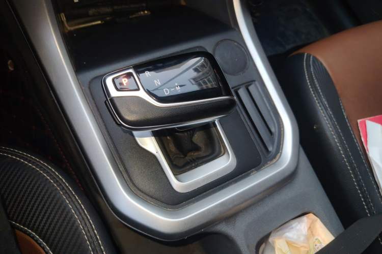 Used SAIC MAXUS T70 2020 2.0T Gasoline Automatic Two-Wheel Drive Comfort Edition Standard Cab High Ground Clearance Gear Lever