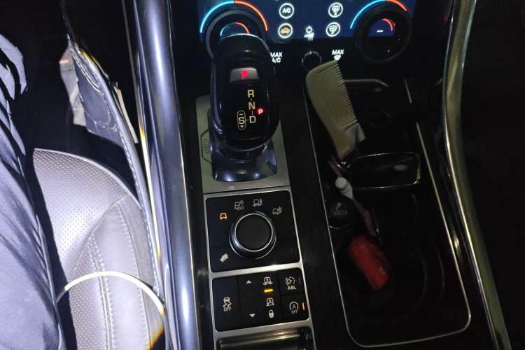 Used Land Rover Range Sport 2014 3.0 SC V6 HSE DYNAMIC Gear Lever