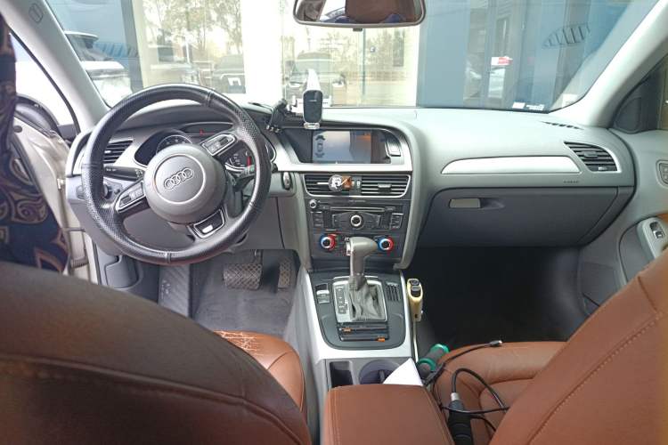 Used Audi A4L 2015 35 TFSI Automatic Standard Model Center Console