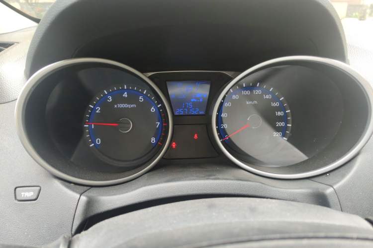 Used Hyundai ix35 2012 2.0L Automatic Two-Wheel Drive Elite Edition GLS Instrument Cluster