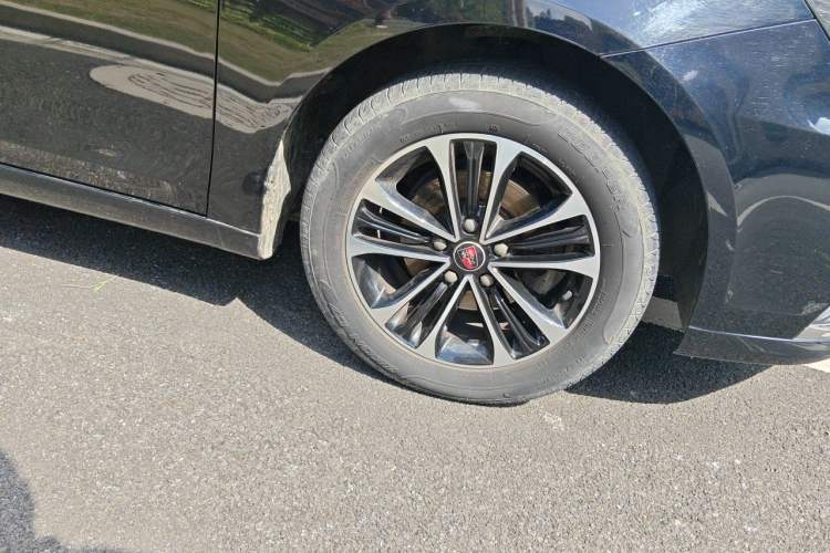 Used Roewe i6 2019 PLUS 1.6L Manual 4G Connected Deluxe Top-Tier Version