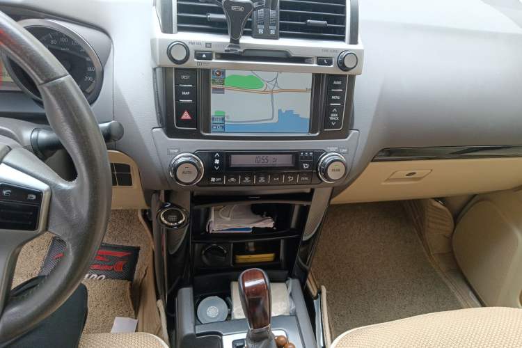 Used Toyota Prado 2015 2.7L Automatic Luxury Edition Audio And AC Panel