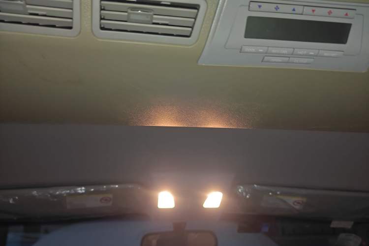 Used JAC Refine M5 2013 2.0T Gasoline Manual Business Edition
