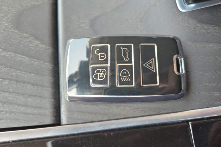 Used Land Rover Range Evoque 2024 Aurora L 249 PS Prestige Light-Chasing Edition