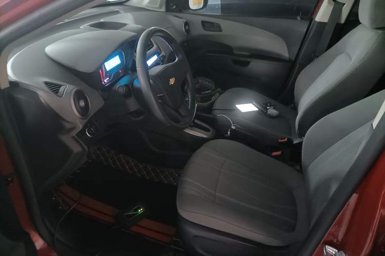 Used Chevrolet Aveo Sonic 2014 Sedan 1.4SL AT Stylish Sunroof Edition