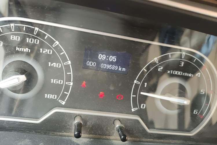 Used SAIC MAXUS Xintu V80 2021 2.0T Manual Classic Aoyuntong 139 PS Mid-axle Mid-roof 6/7/8/9-Seater Odometer Close Up