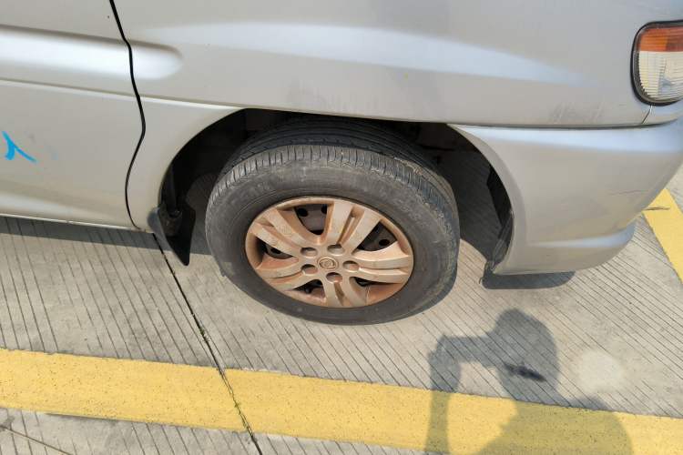 Used FORTHING Lingzhi 2013 V3 1.5L 7-Seater Standard Model II
