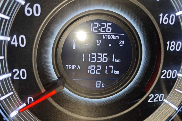 Used Honda Odyssey 2015 2.4L Smart Edition Odometer Close Up