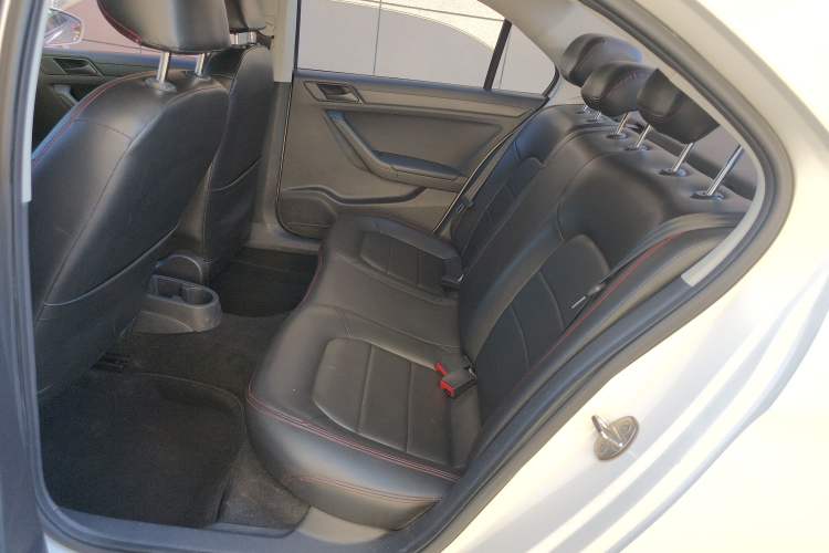 Used Volkswagen Jetta 2015 Zhuihui Edition 1.4L Manual Fashion Model
