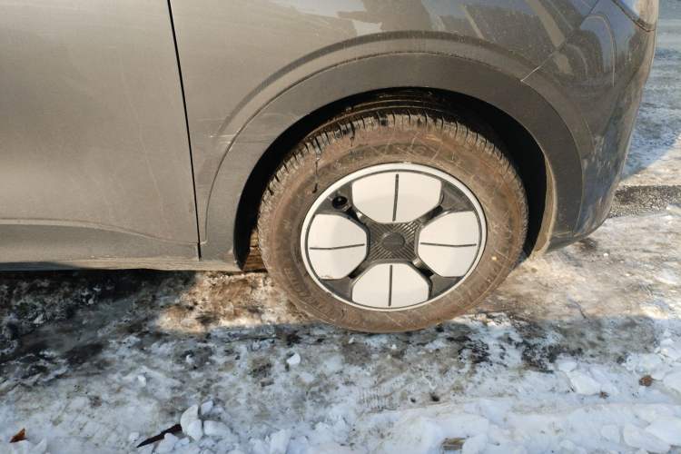 Used Geely Galaxy Geome 2025 310km Youth Edition Right Front Wheel Hub