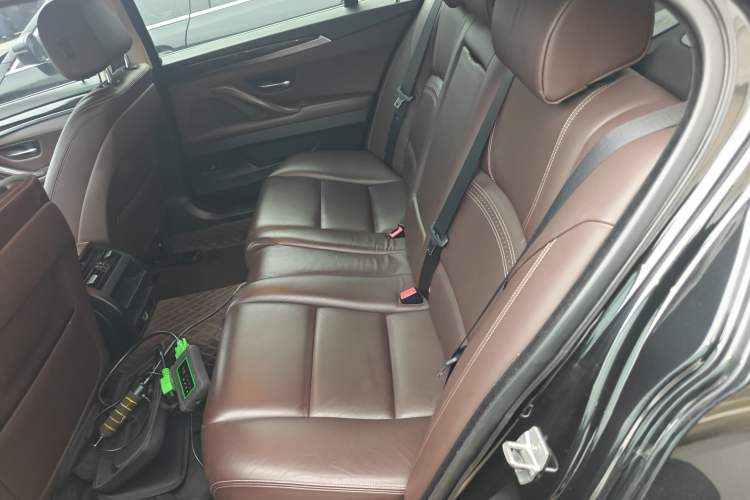 Used BMW 5 Series 2017 525Li Luxury Design Package Left Rear Seat