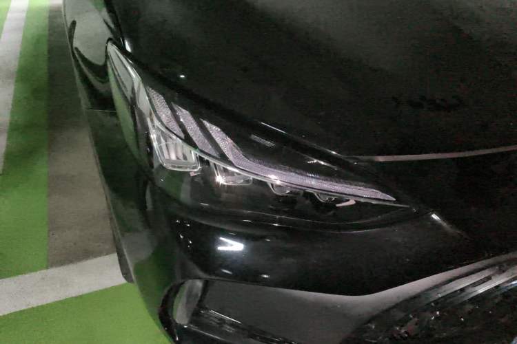 Used MG Pilot 2021 300TGI Automatic Two-Wheel Drive Trophy Prestige Edition Right Front Headlight