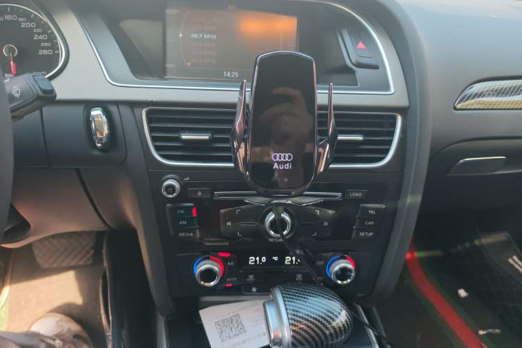 Used Audi A4L 2016 35 TFSI Collector's Edition Automatic Standard Model Audio And AC Panel