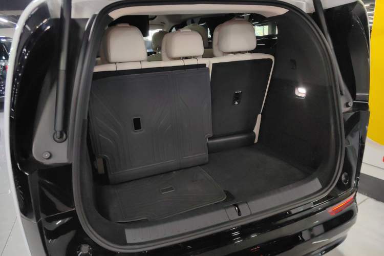 Used Li Auto MEGA 2025 Home Family Special Edition