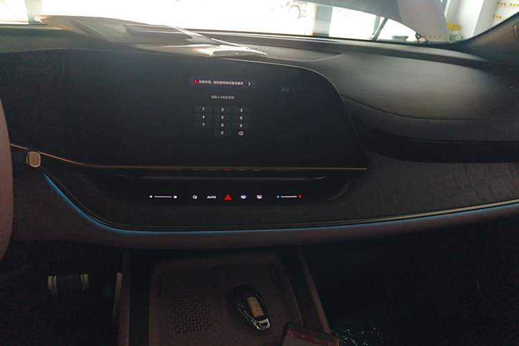 Used Hongqi Tiangong 08 2025 680 Ultra Four-Wheel-Drive Version Audio And AC Panel