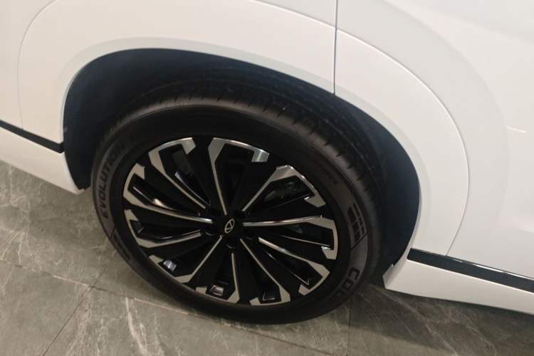 Used Chery Tiggo 9 2023 2.0T Dual-Clutch Two-Wheel Drive Luxury Edition 5 Seats Right Rear Wheel Hub