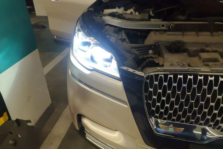 Used Lincoln Aviator 2020 3.0T V6 All-Wheel Drive Executive Version Right Front Headlight