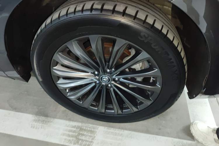 Used CHANGAN UNI-K 2021 2.0T Excellence Edition Right Front Wheel Hub