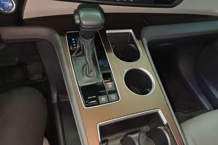 Used Toyota Granvia 2023 2.5L Hybrid Comfort Edition
