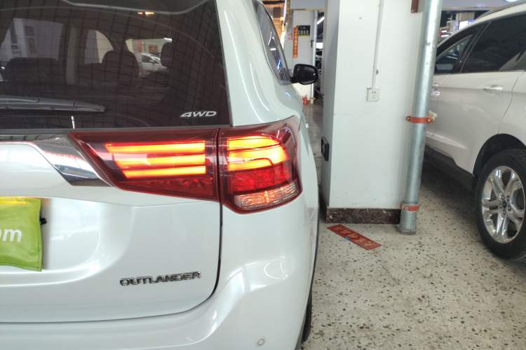 Used Mitsubishi Outlander 2020 2.4L 4x4 Zhi Xiang Edition 5 Seats