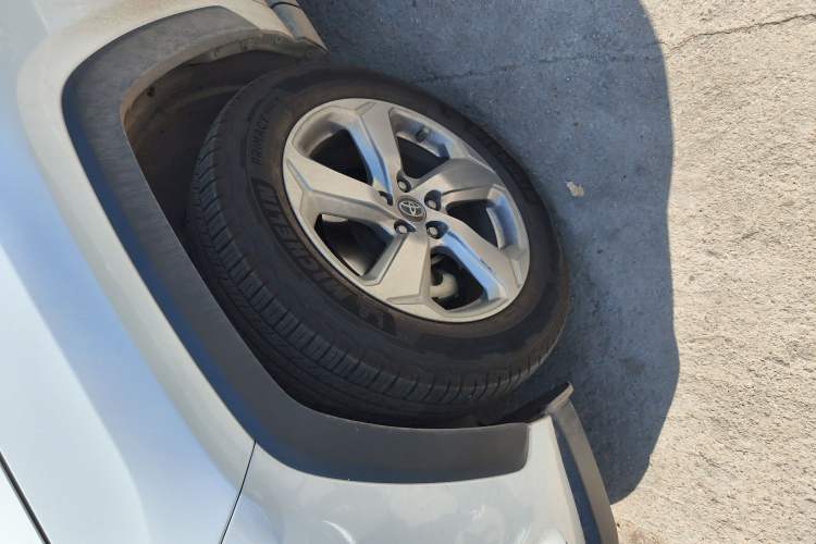 Used Toyota RAV4 2022 2.0L CVT Two-Wheel Drive Fashion Plus Edition Left Front Wheel Hub