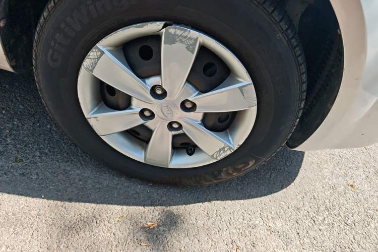 Used Kia Rio 2007 1.4L MT GL Right Front Wheel Hub