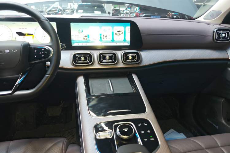 Used Chery Tiggo 9 C-DM 2025 1.5T 106KM Ultra-Comfort Edition 5 Seats Lithium-NMC Audio And AC Panel