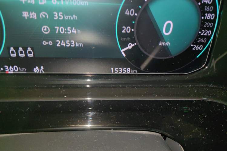 Used Volkswagen Golf 2023 Facelift 280TSI DSG R-Line Lite Odometer Close Up