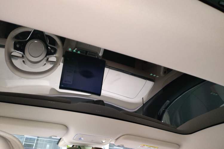 Used Hima Luxeed S7 2025 705 km Pro Headliner